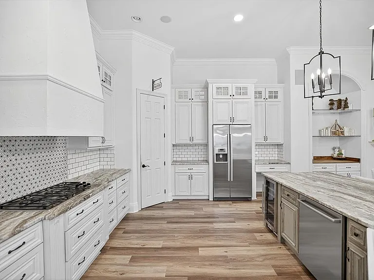 3161 Club Dr — Photo 27