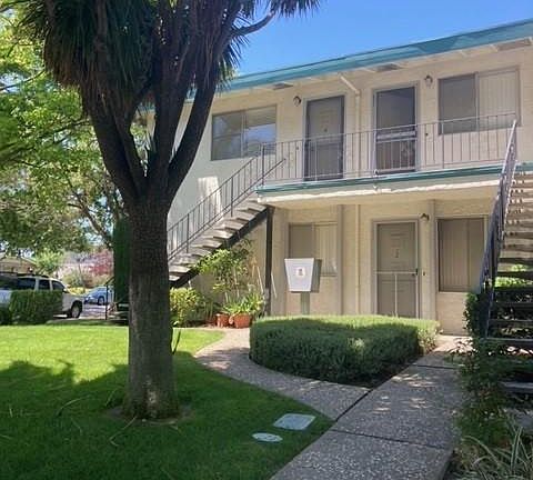 2nd image of 913 Ironwood Dr APT 4