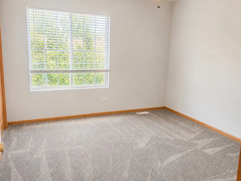 1462 Glen Ellyn Rd — Photo 12