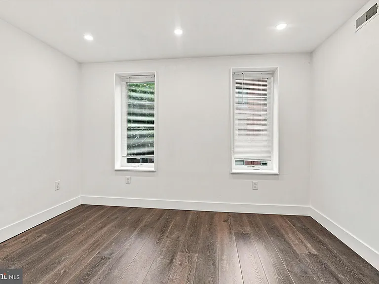 530 E Thompson St — Photo 20