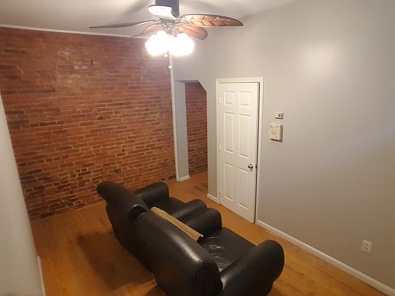 Sitting room at entry