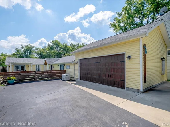 3012 Lansdowne Rd, Waterford, MI 48329