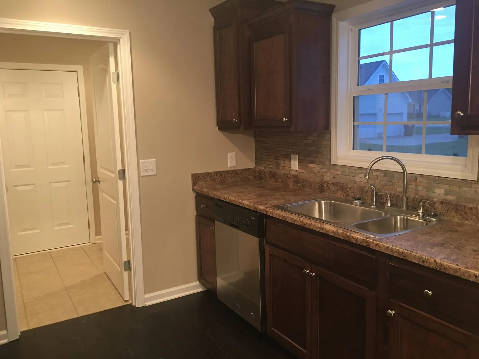 253 Williamsburg Cir — Photo 4
