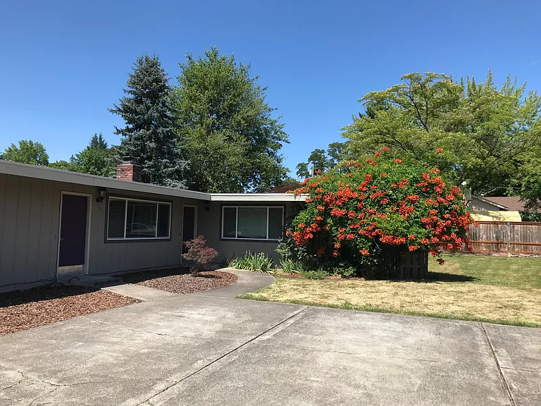 9455 SW Commercial St #9455 — Photo 9