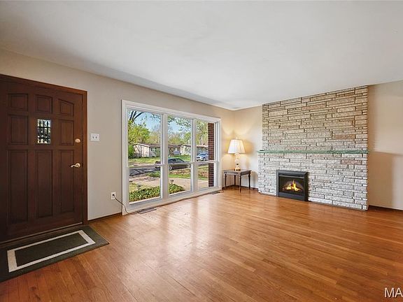 3rd image of 715 Gonzaga Ln