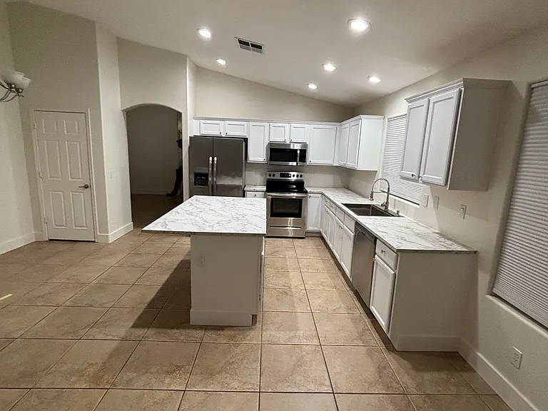 2738 W Angel Way — Photo 4