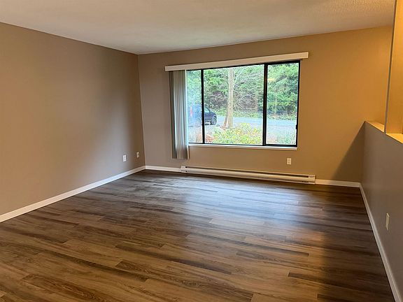 3rd image of 811 Reed Rd