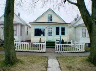 1013 8th St, Waukegan, IL 60085