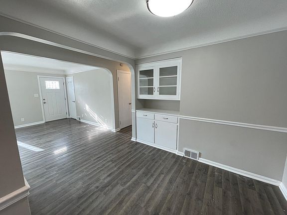 3rd image of 8114 Whitehaven Dr
