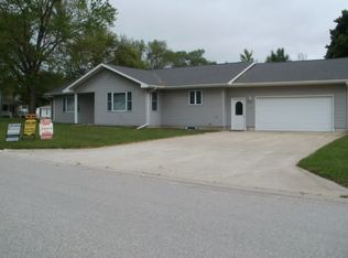 105 E Division St, West Bend, IA 50597