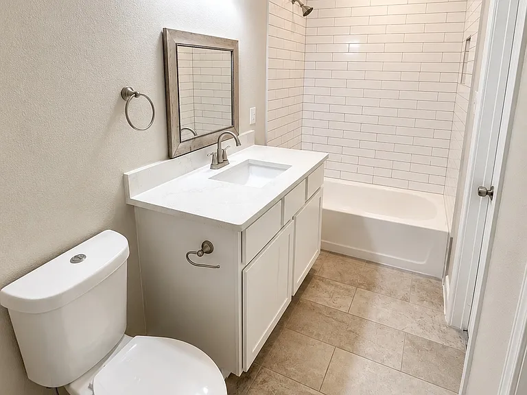 409 Jefferson Ave — Photo 5