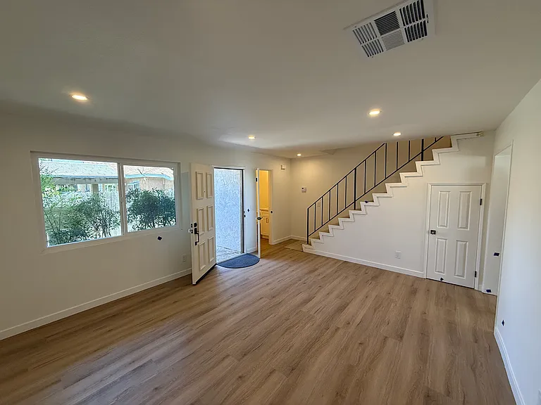 118 N Gladys Ave — Photo 13