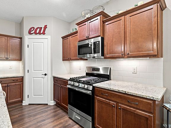 4th image of 413 NE Brookridge Cir