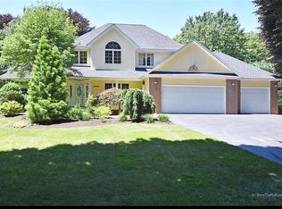 106 Mourning Dove Dr, Saunderstown, RI 02874