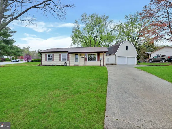 406 W Beech Rd, Sterling, VA 20164