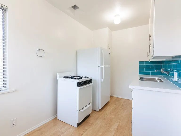 667-669 Levering Ave — Photo 52