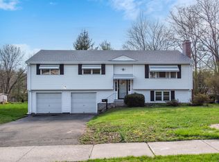 32 Overbrook Rd, West Hartford, CT 06107