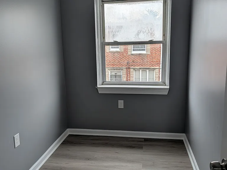 5260 Burton St — Photo 9