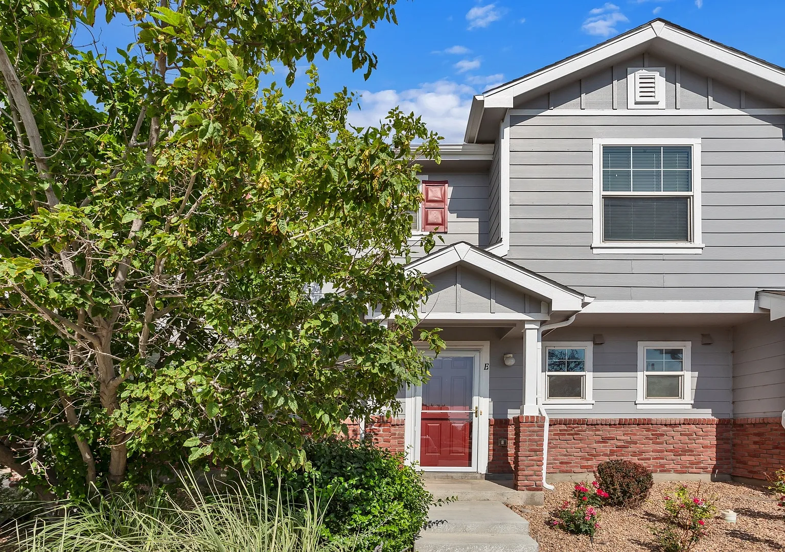 Bright 3 Bed, 3 Bath in Green Valley Ranch — Photo 1