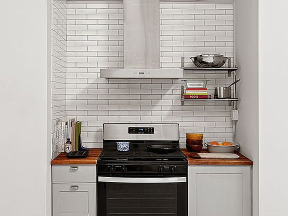 4th image of 474 Sterling Pl