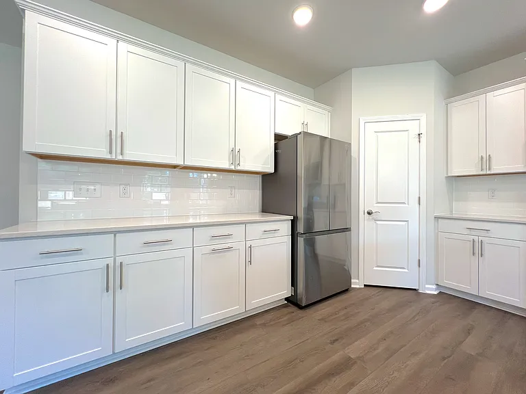 728 Denberg Ln — Photo 7