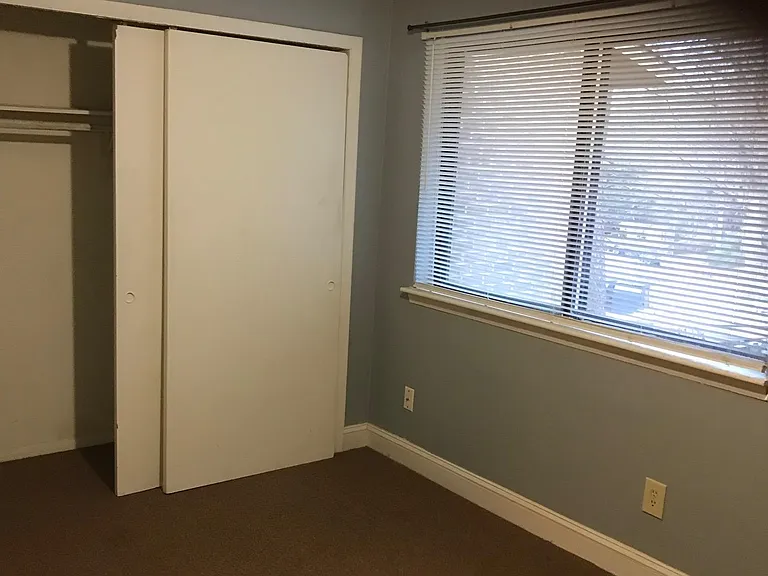 1213 Schaub Dr — Photo 6