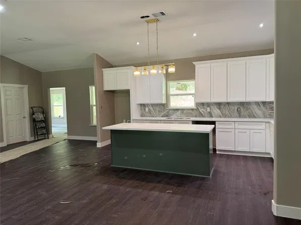 467 Whisperwood Dr, Onalaska, TX 77360