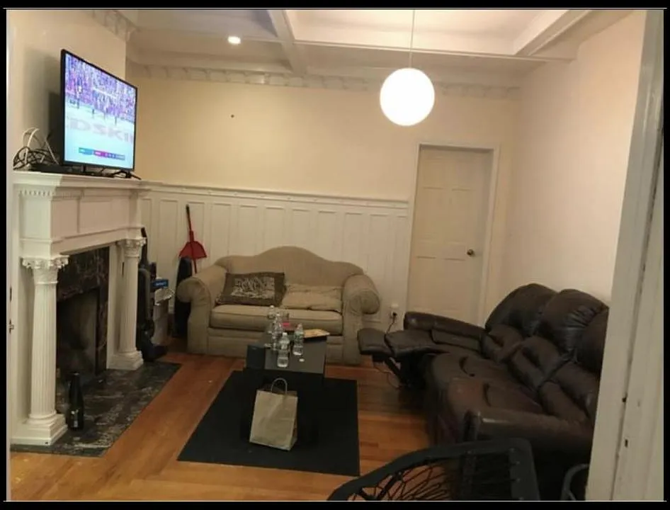 20 Front St #3