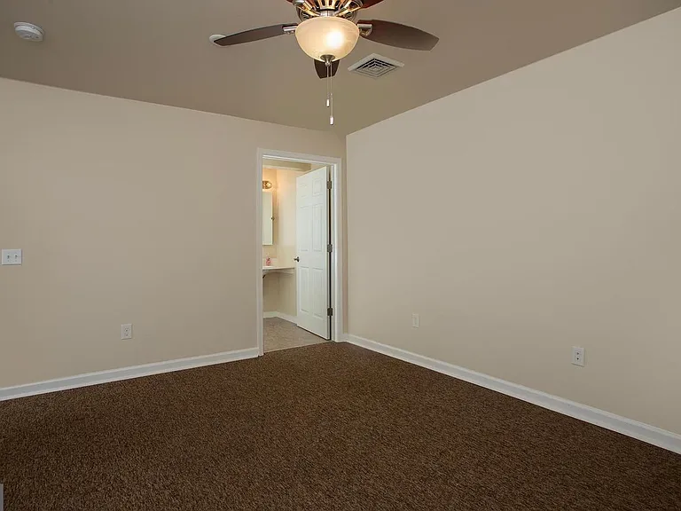 523 Sunday Dr — Photo 17