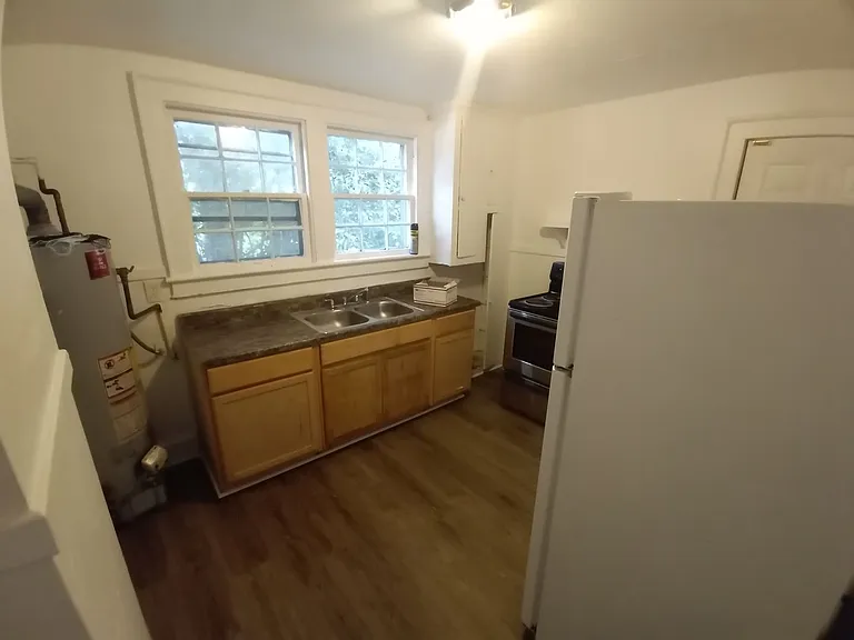 840 Orville Ave — Photo 13
