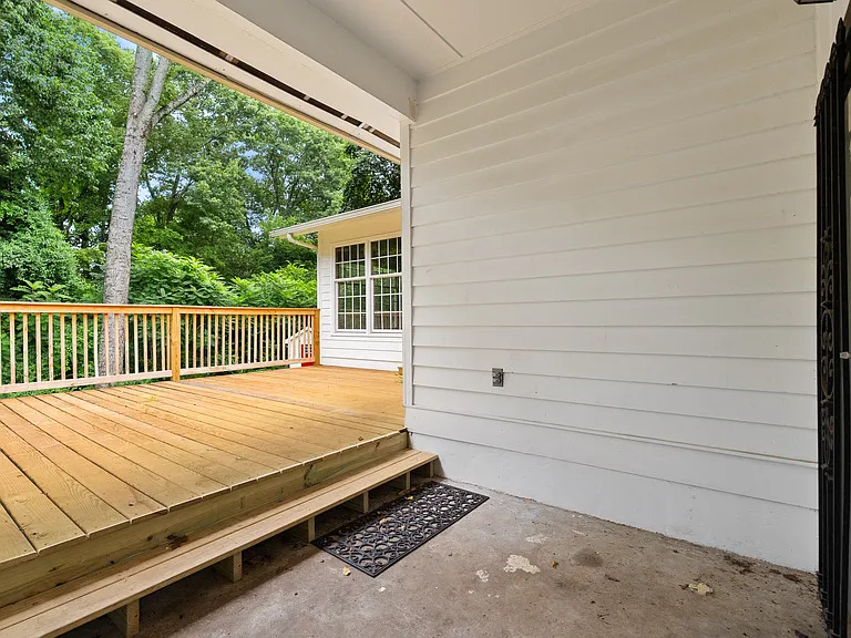 8045 Sabre Dr — Photo 31