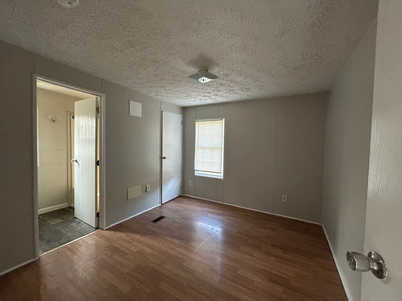 3 bed, $959 — Photo 2