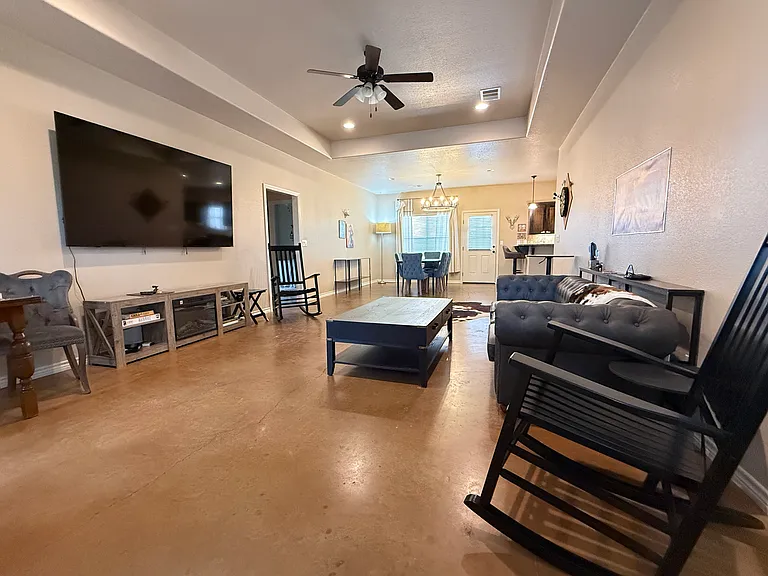101 Ironway Dr — Photo 3