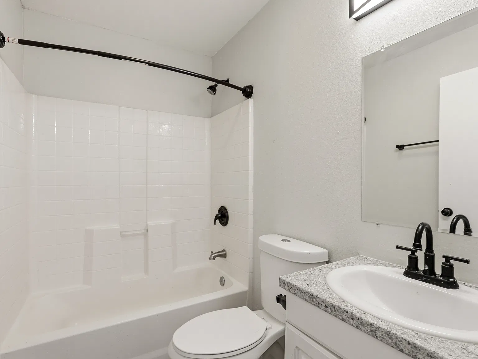 2 bed, 800 sqft, $1,350 — Photo 3