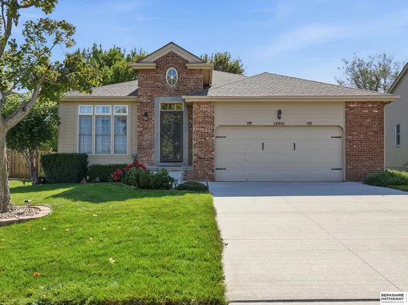 18851 Jones St, Elkhorn, NE 68022