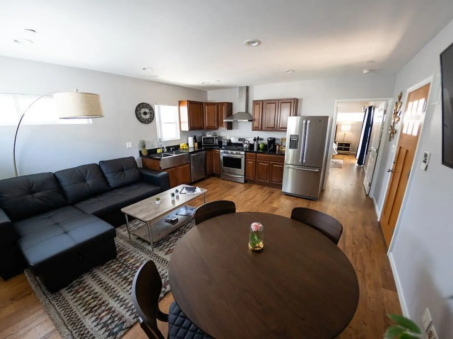 Attractive 1BR Home in Great NOHO District (p16) — Photo 1