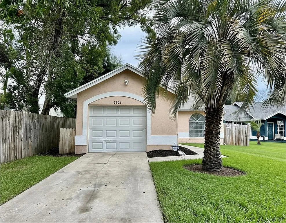 3 bed, 2.0 bath, 1131 sqft, $2,300 — Photo 1