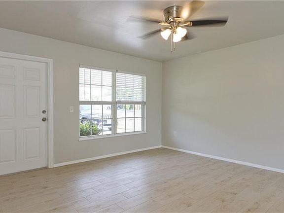 4th image of 1660 6th Ave