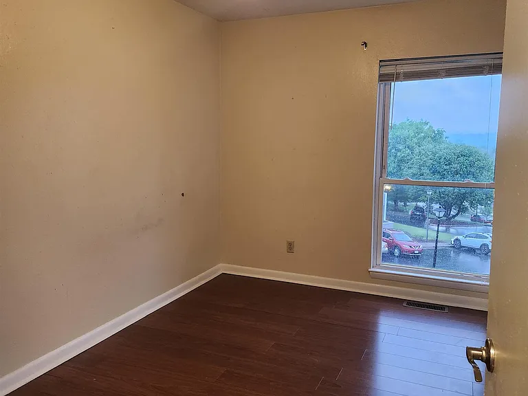 1394 Bradley Dr — Photo 32