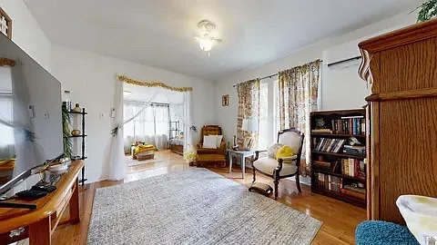 211 W 14th St #C — Photo 8