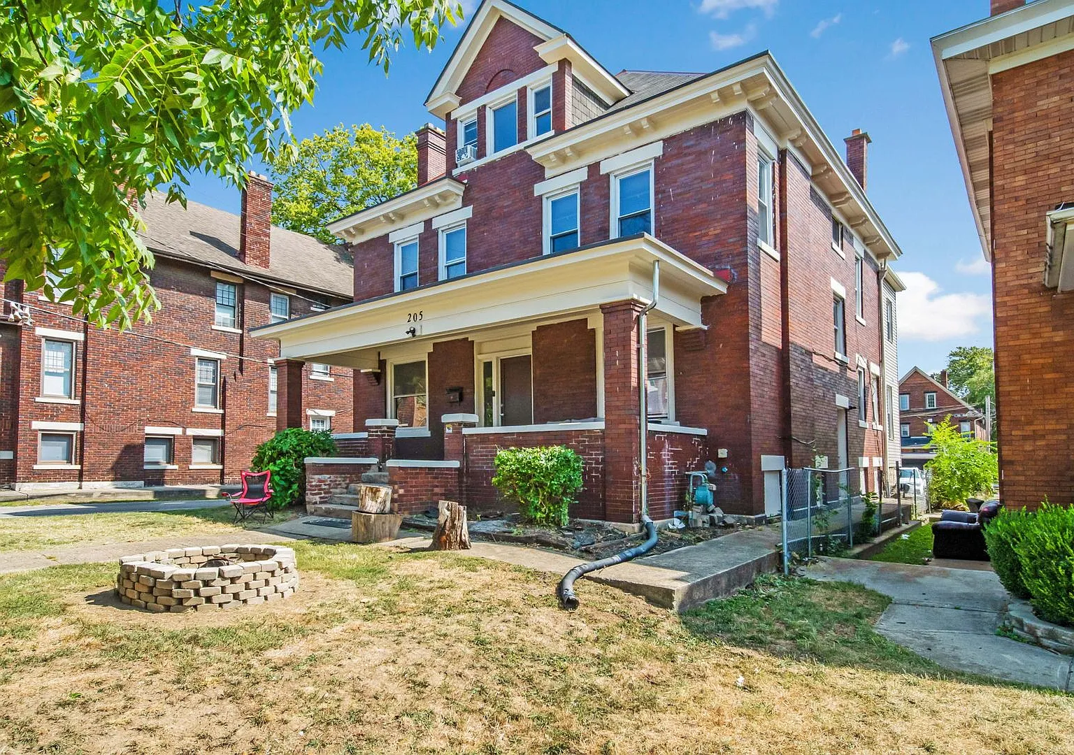Massive Newly Renovated 11-Bedroom House on E. 14th Prime Campus Location! — Photo 3