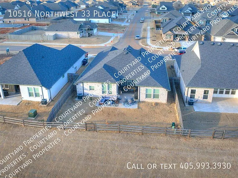 10516 NW 33rd Pl — Photo 4