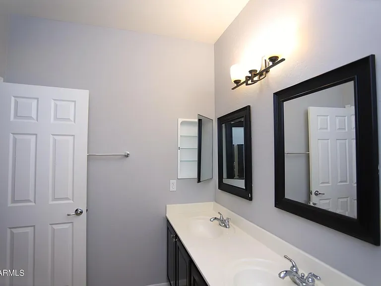 2840 S Miller Dr — Photo 28