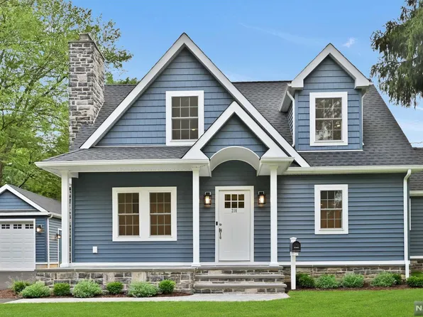 216 Knickerbocker Rd, Closter, NJ 07624