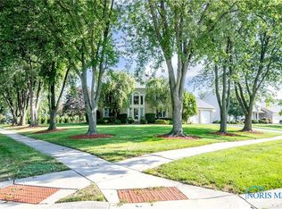 375 Valley Ln, Perrysburg, OH 43551