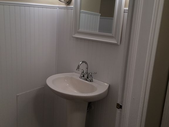 1st Floor Bath