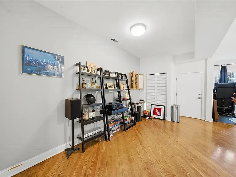 1532 W Oakdale Ave #1 — Photo 7