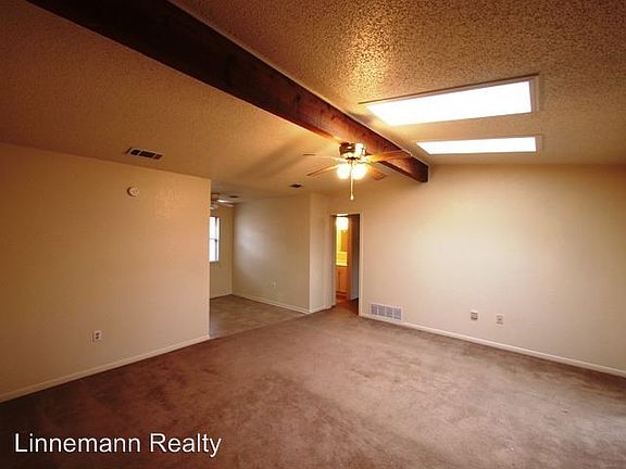2nd image of 1405 Linda Ln
