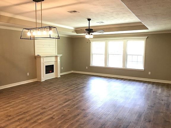 4th image of 120 Rolling Hills Dr