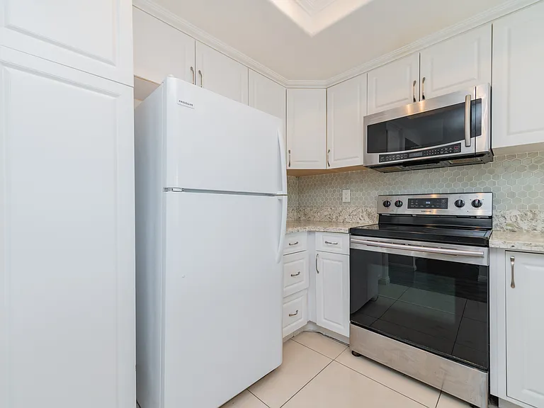 333 Stanford Ct — Photo 16